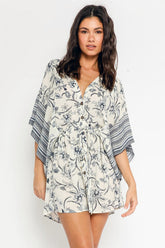 Leicht luftiges Minikleid mit bedruckter Button-Down-Bluse